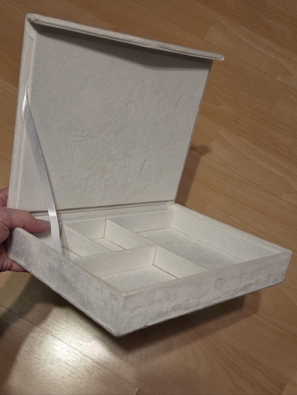White Velvety Jewelry Box Lidded Fabric Accessory Organizer 9x7x1.5"